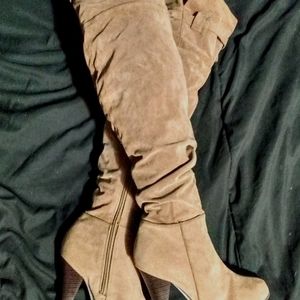 Charles Albert Over the knee heeled boots women's 7.5 light suede